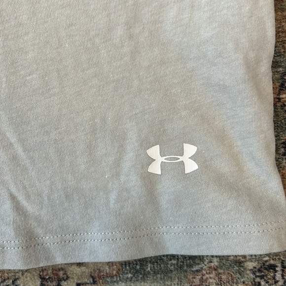 BNWT Under Armour loose fitting women’s The Rock t shirt heat gear - Picture 4 of 6